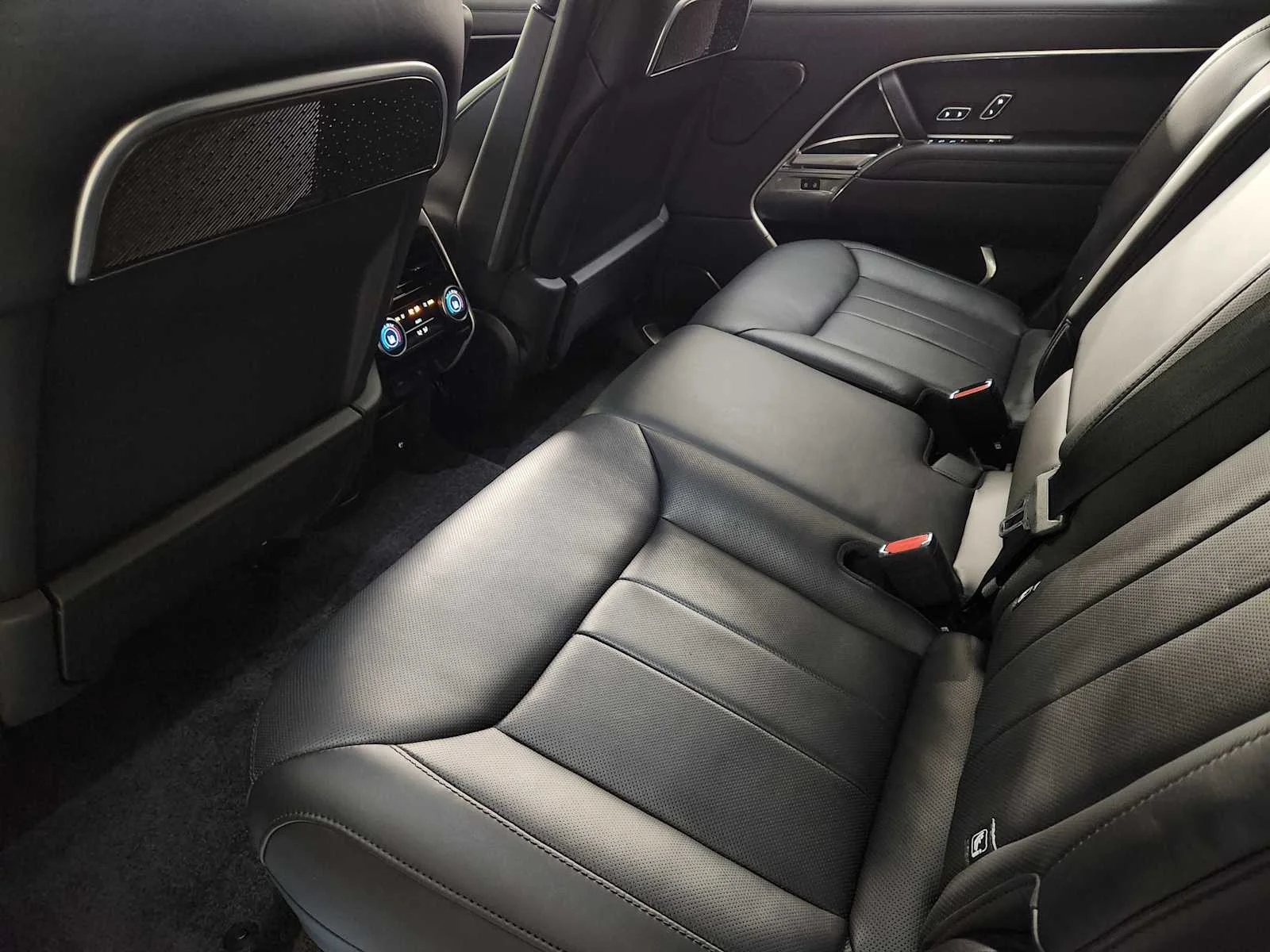 Used 2025 Santorini Black Metallic Land Rover Autobiography image 52