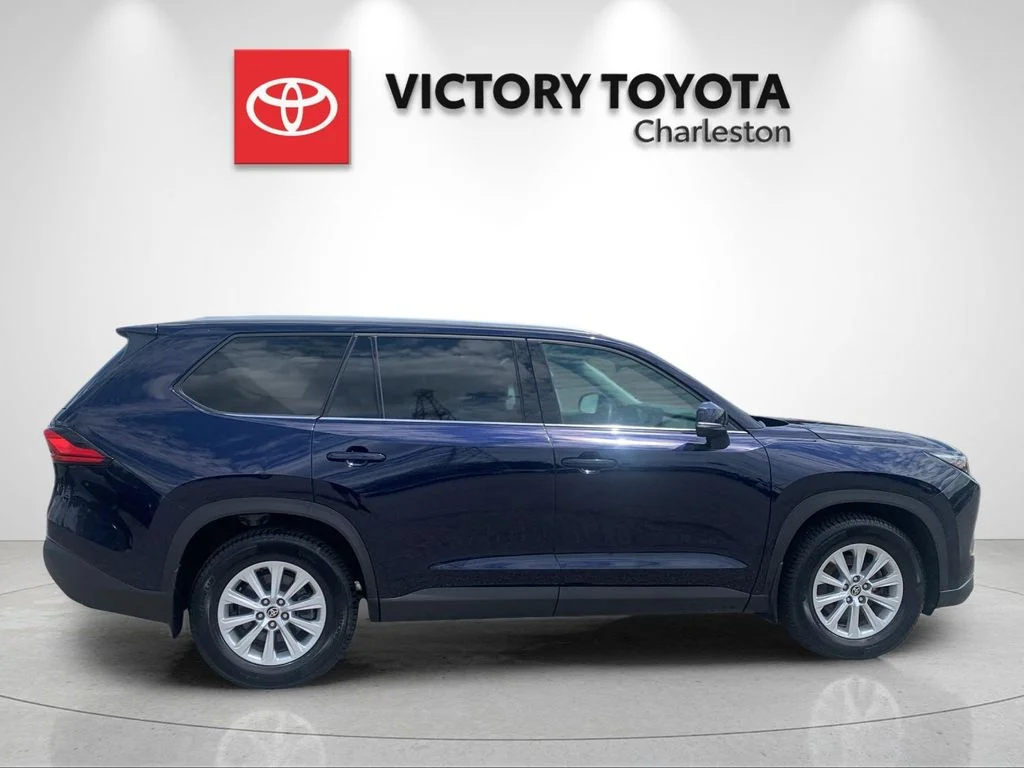 Used 2024  Toyota XLE image 6