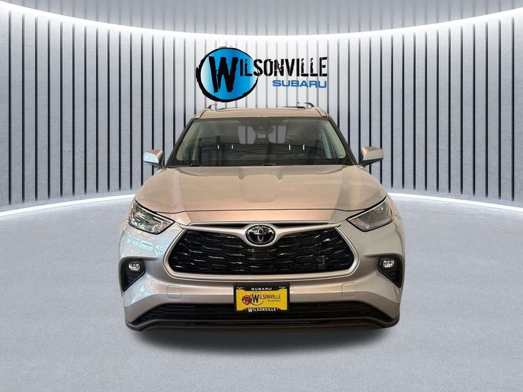 Used 2023 Silver Toyota XLE image 4