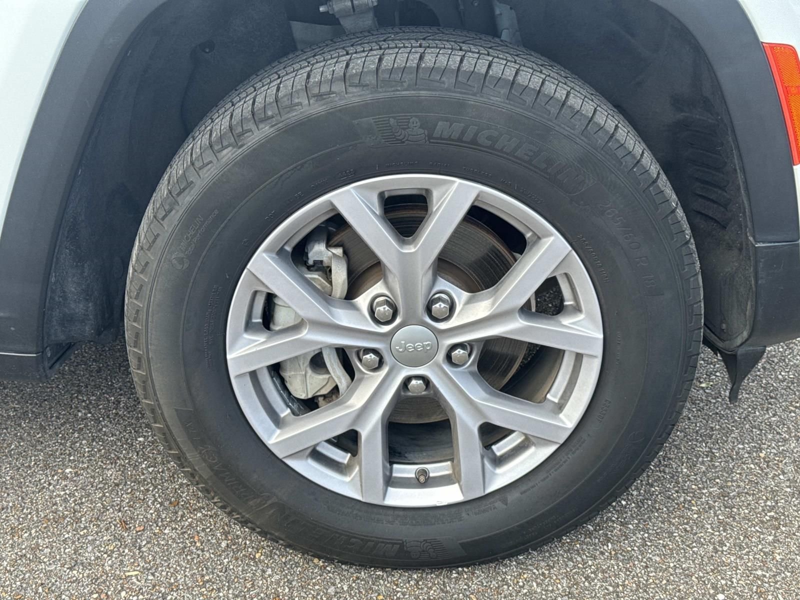 Used 2022 White Jeep Limited image 4