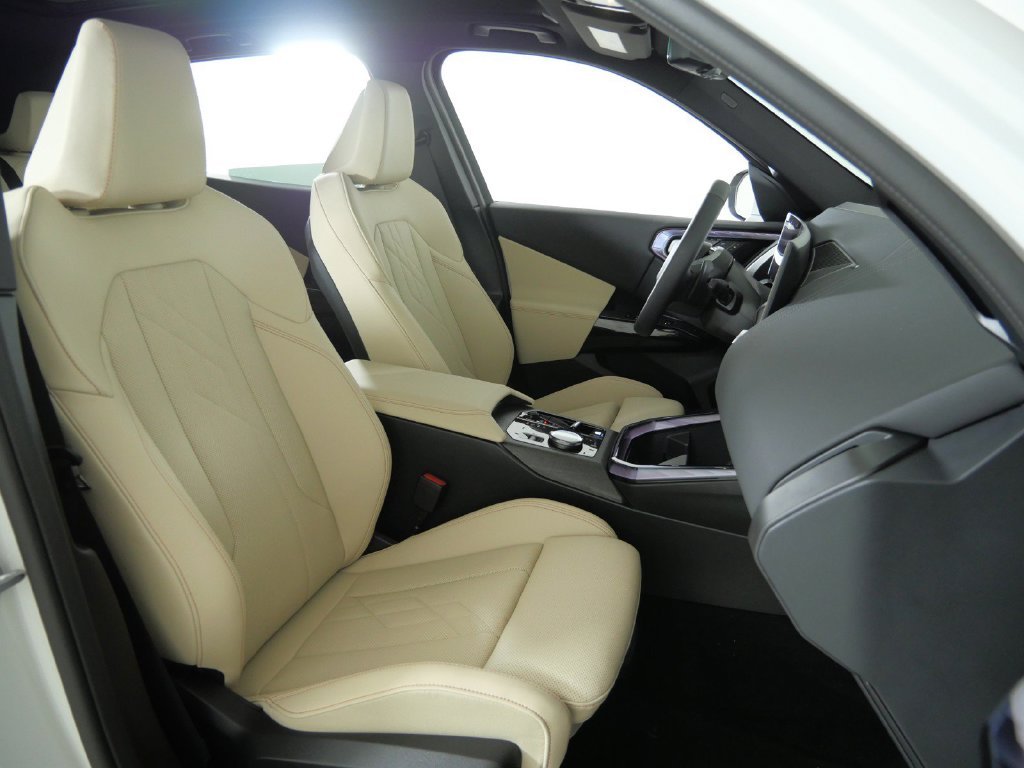 New 2026 Alpine White BMW 30 xDrive image 22