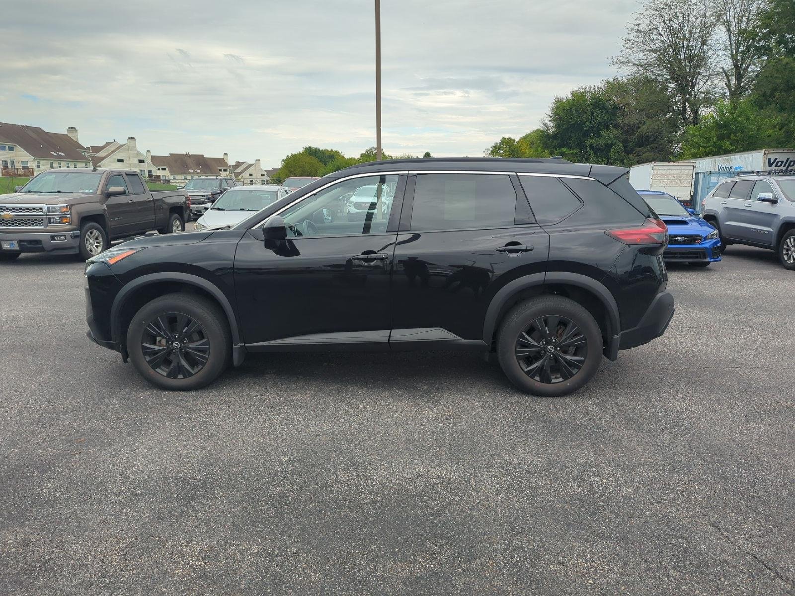 Used 2023 Super Black Nissan SV image 4
