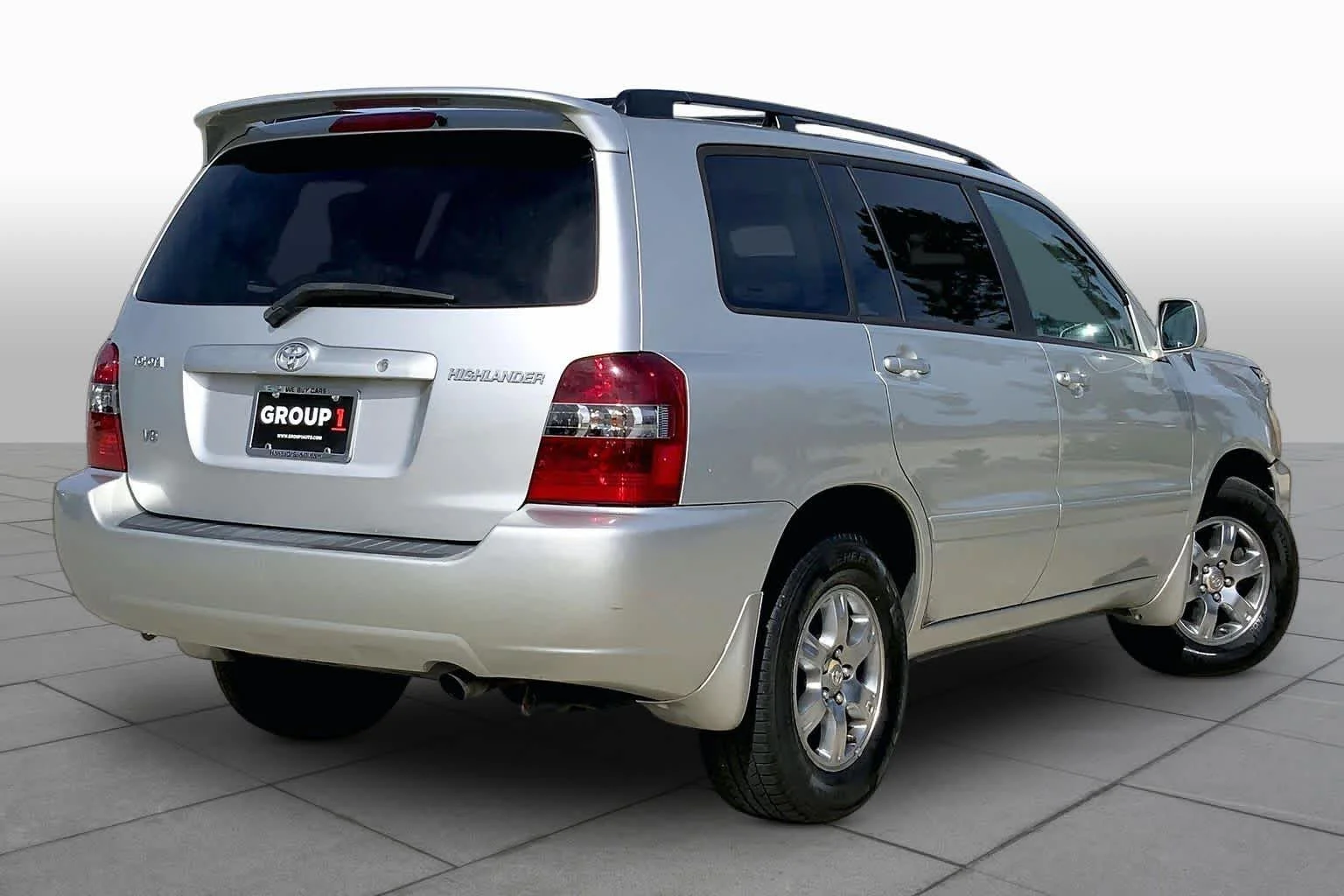 Used 2007 Millenium Silver Metallic Toyota  image 12