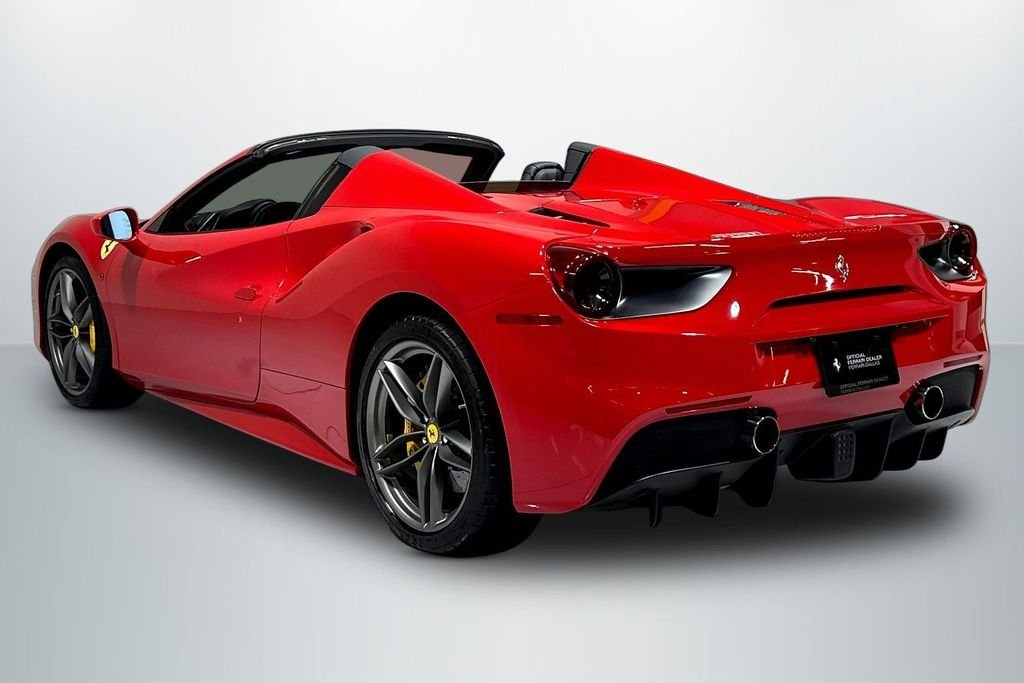 Used 2018  Ferrari  image 5