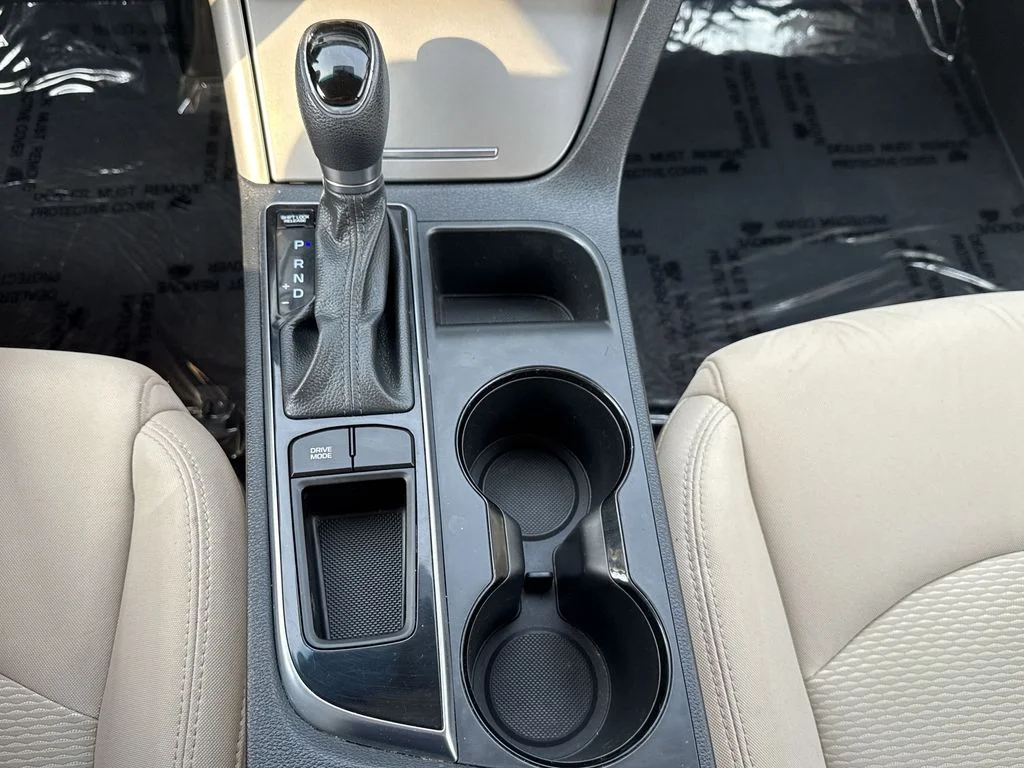 Used 2017 Black Hyundai SE image 20