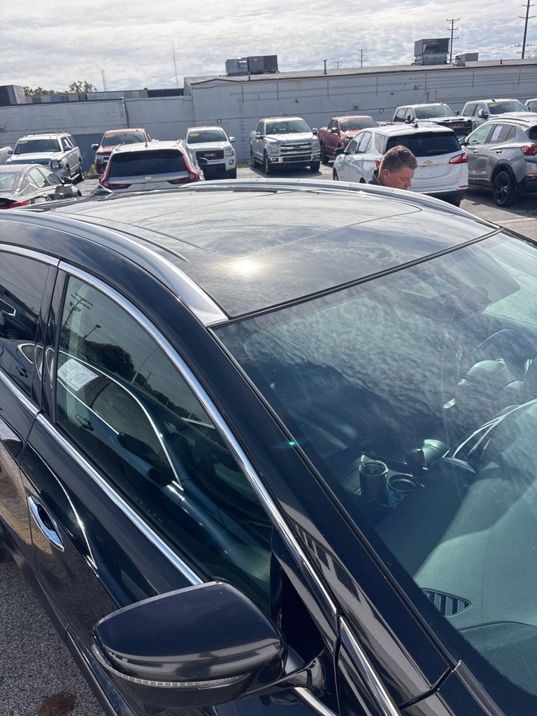Used 2015 Black Nissan SL image 4