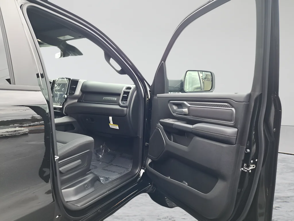 New 2026 Diamond Black Crystal Pearl-Coat Exterior Paint RAM Big Horn/Lone Star image 15