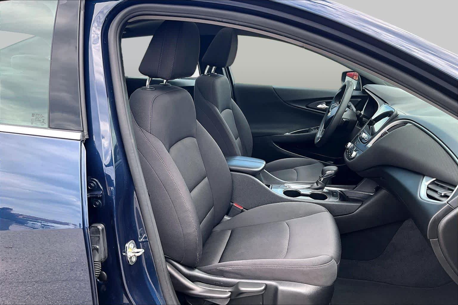 Used 2022 Northsky Blue Metallic Chevrolet LT image 9