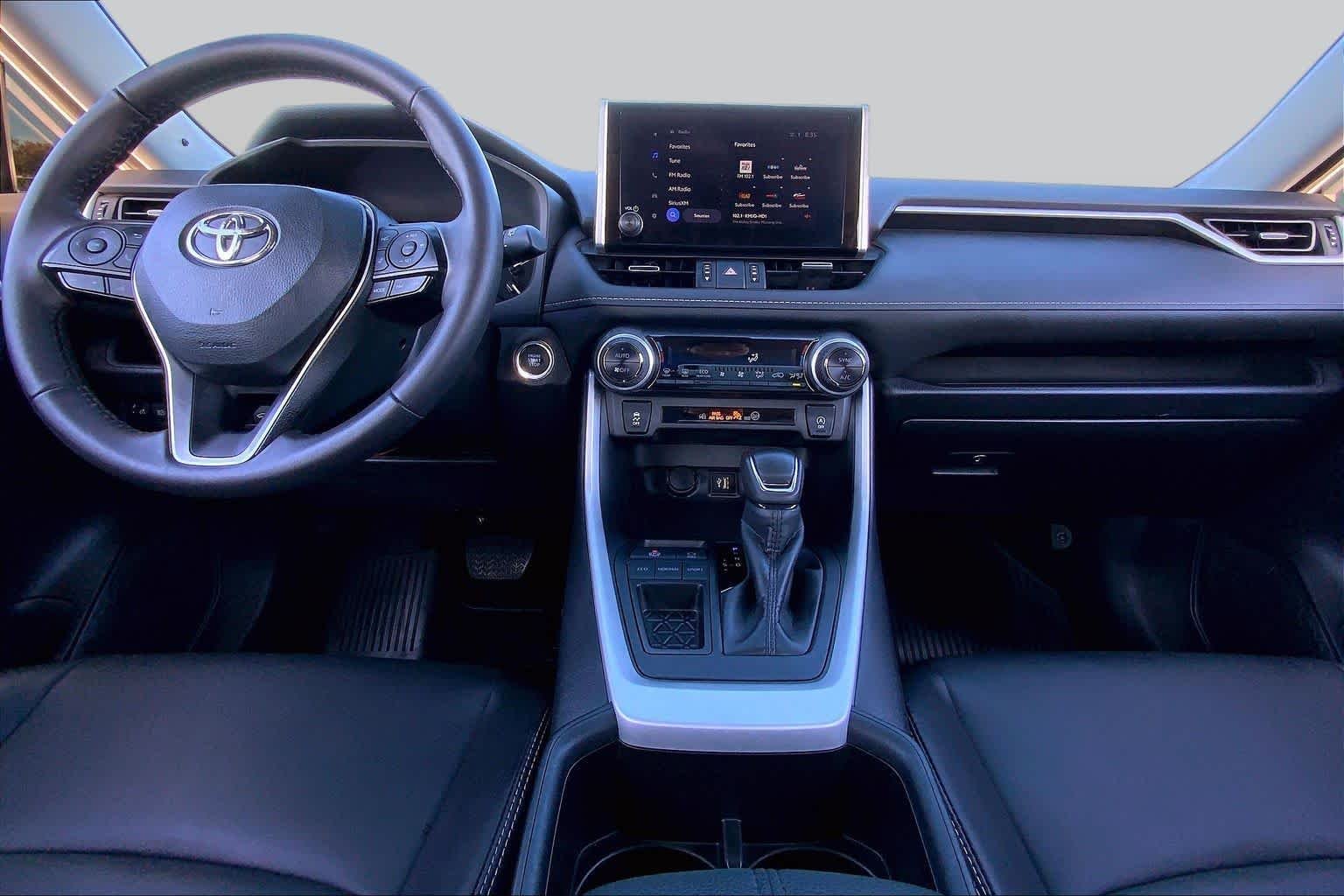 Used 2025 Wind Chill Pearl Toyota XLE Premium image 15