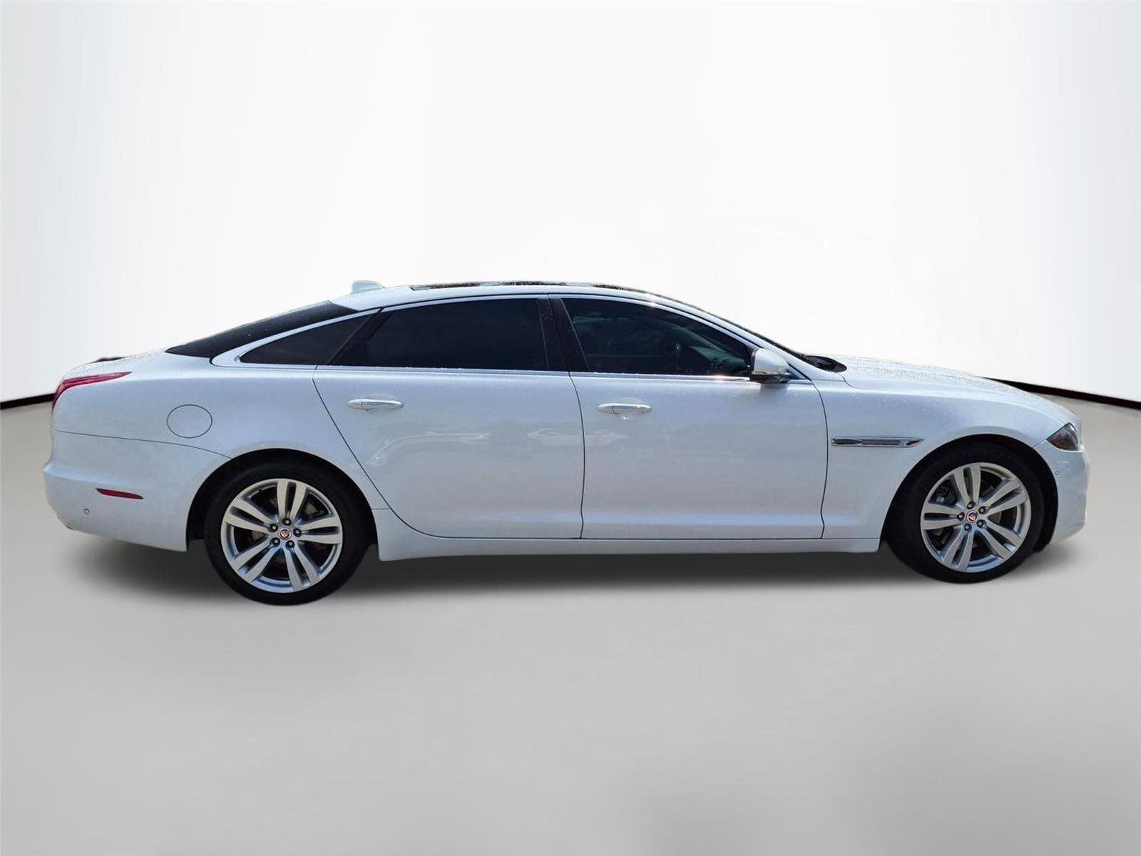 Used 2018 Fuji White Jaguar XJL Portfolio image 8