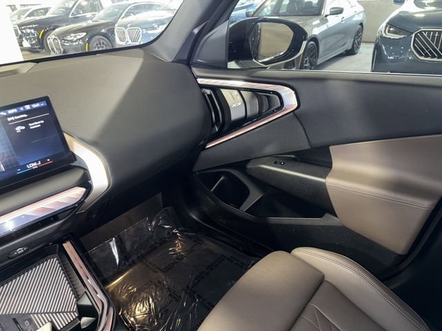 Certified Used 2025 Black Sapphire Metallic BMW 30 xDrive image 30