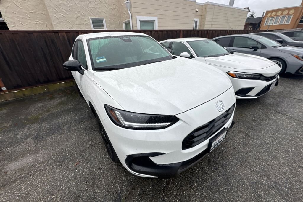 2025 Honda HR-V Sport photo 2