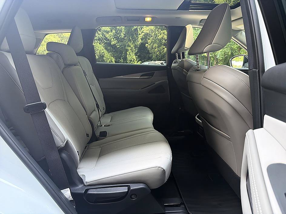 New 2027 Radiant White INFINITI PURE image 22