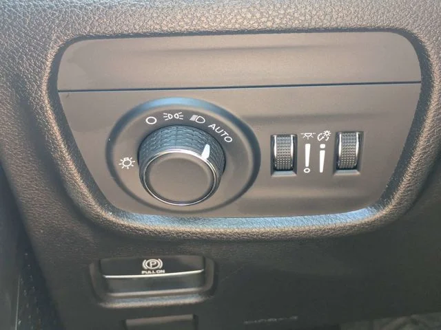 Used 2025 Silver Jeep Altitude image 21