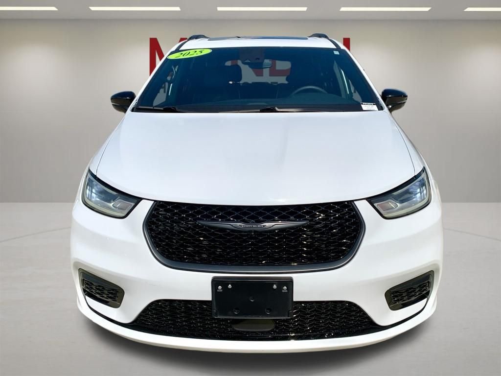 Used 2025 White Chrysler Limited image 3