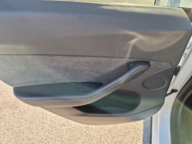 Used 2021 White Tesla Long Range image 25