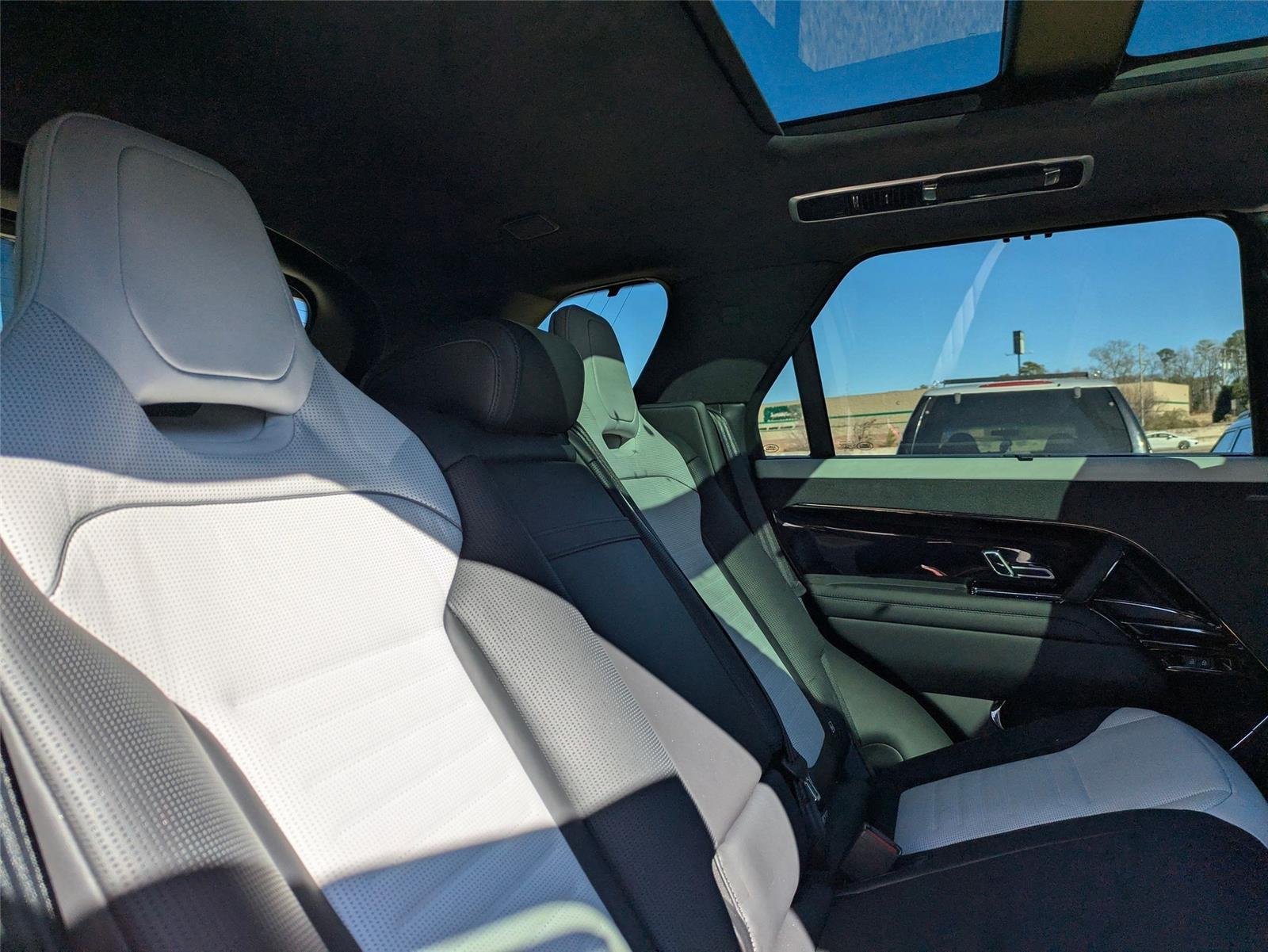 2026 Land Rover Range Rover Sport SV - Photo 31
