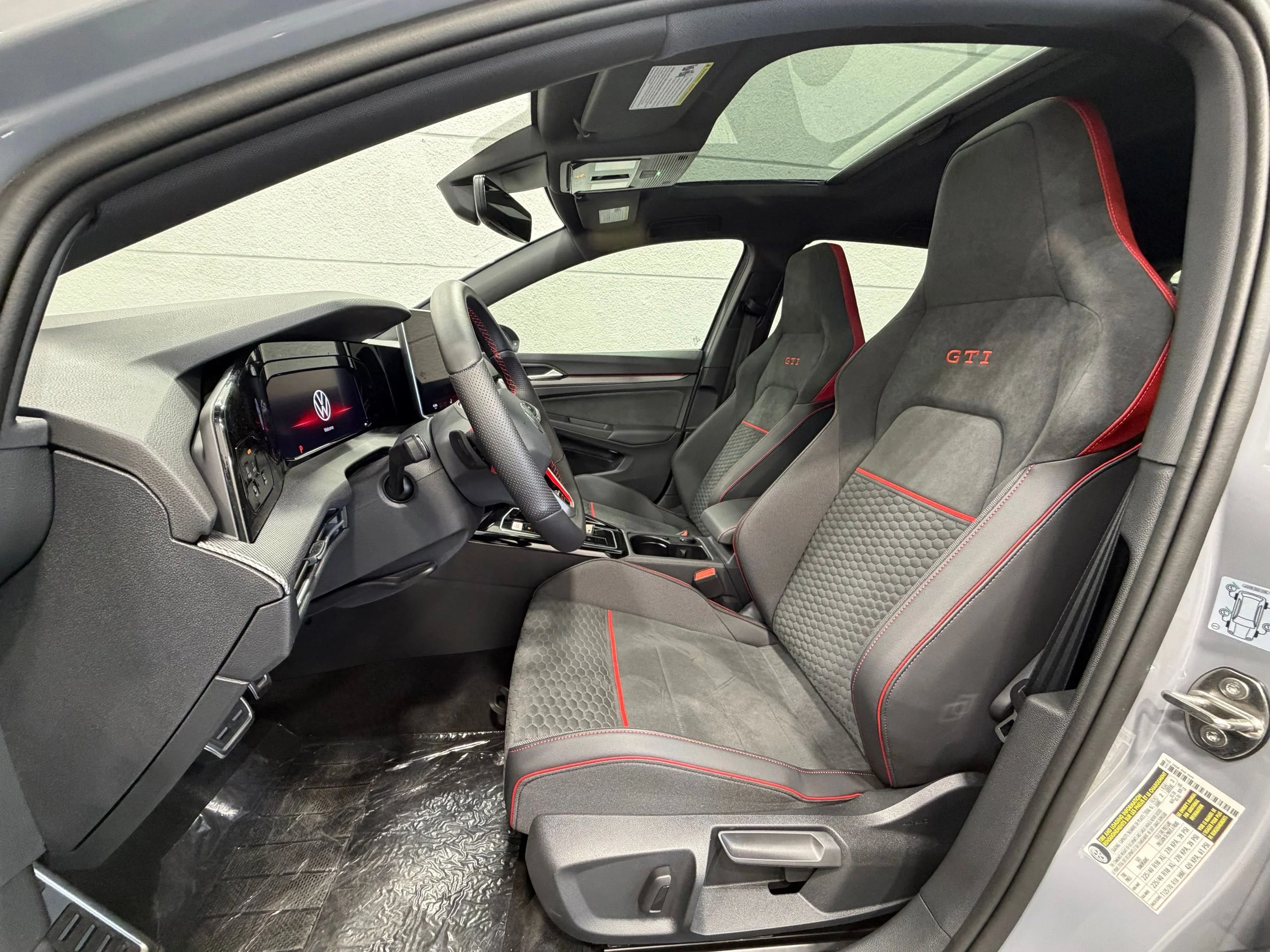 2025 Volkswagen Golf GTI SE - Photo 20