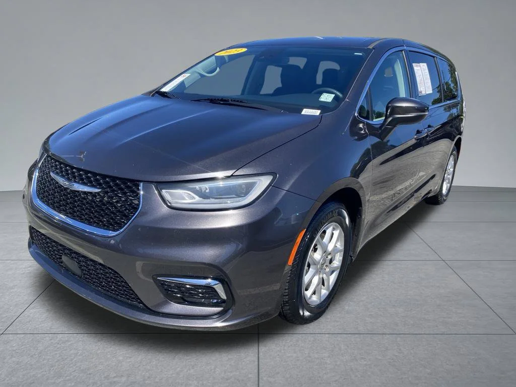 Used 2023 Gray Chrysler Touring L image 2