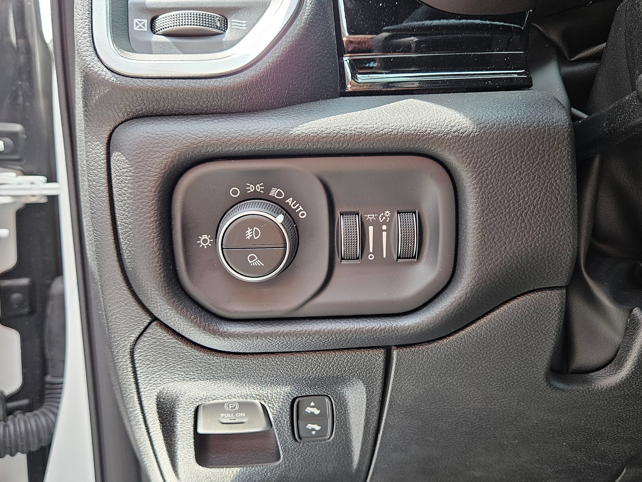New 2026 Bright White Clear-Coat Exterior Paint RAM Laramie image 18
