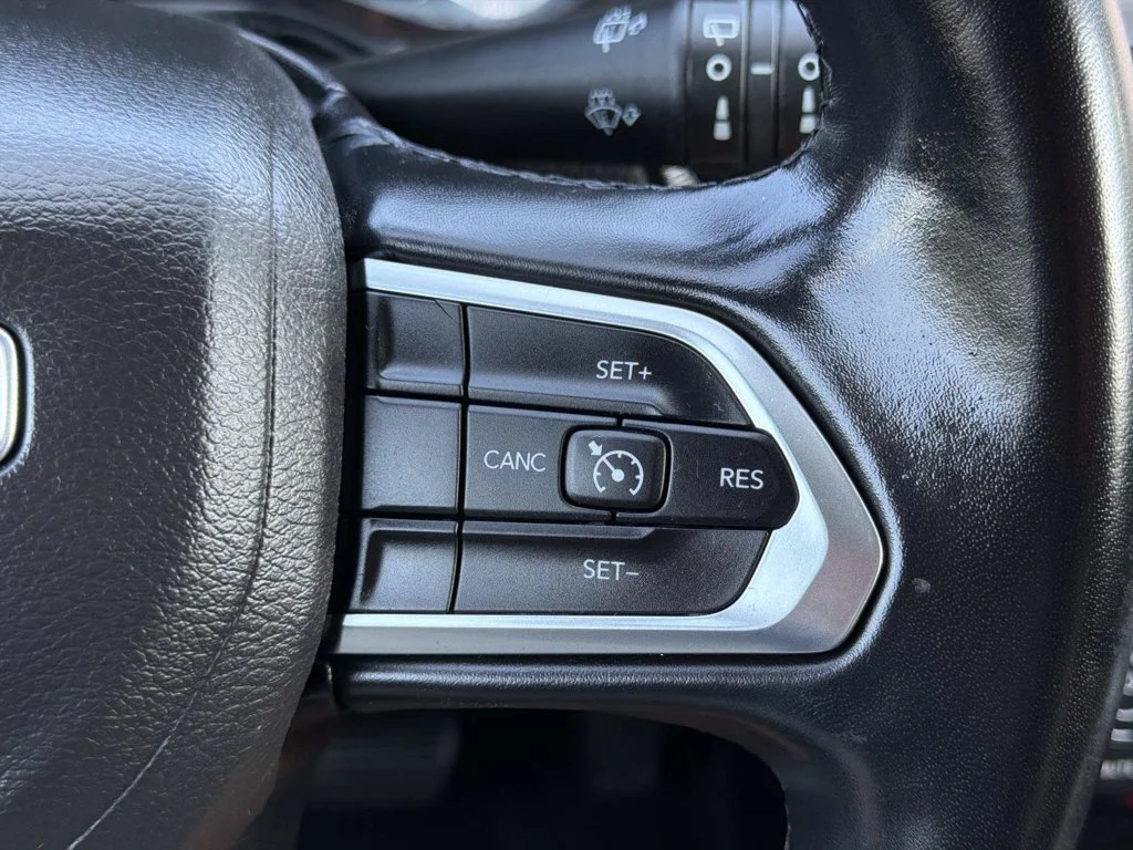 Used 2022 Black Jeep Latitude image 32