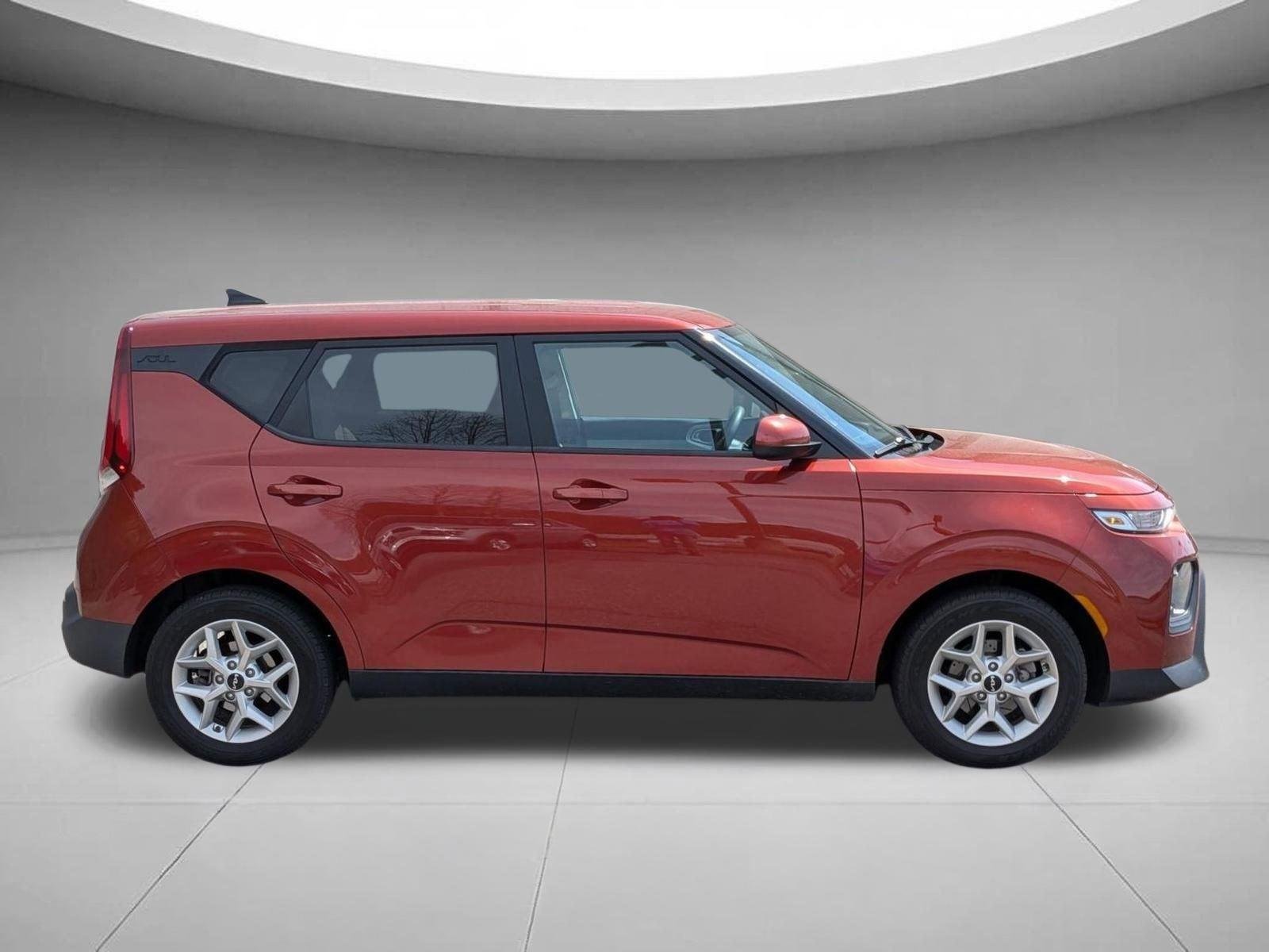 Used 2022 Mars Orange Kia LX image 4
