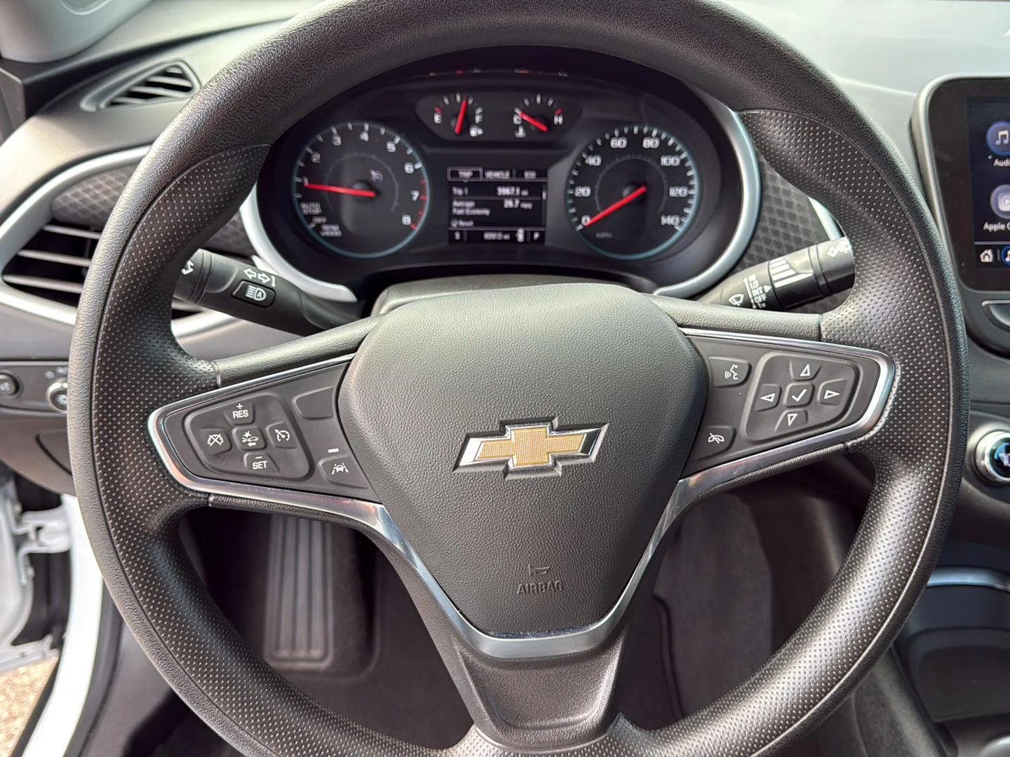 Used 2024 Summit White Chevrolet LT image 19