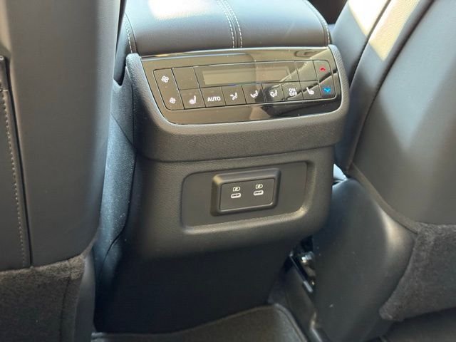 New 2026 RADIANT WHITE INFINITI Luxe FWD image 39