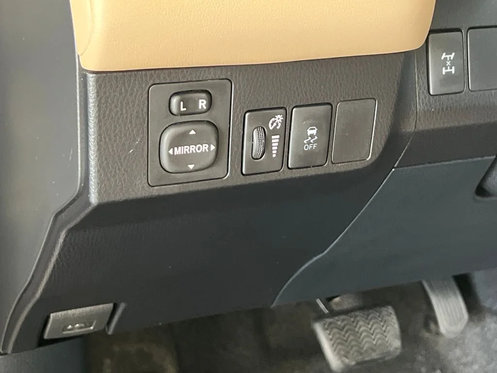 Used 2014 Brown Toyota XLE image 37