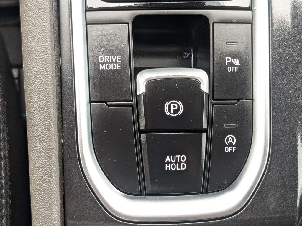 Used 2019 Silver Hyundai SEL Plus image 25