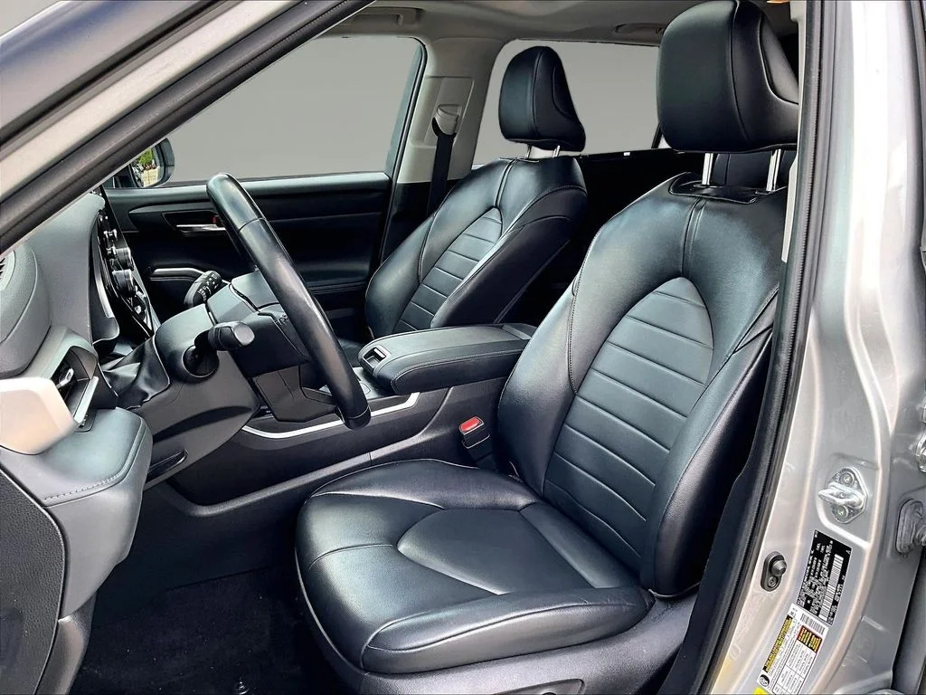 Used 2022 Silver Toyota XLE image 25