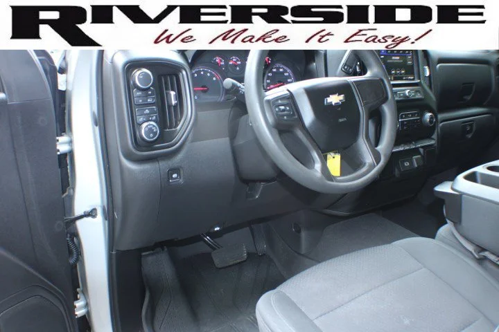 Used 2020 SILVER ICE METALLIC Chevrolet Custom image 8