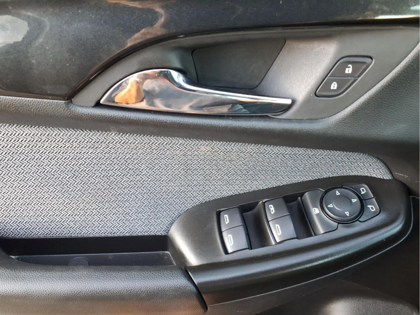 Used 2025 Sterling Gray Metallic Chevrolet LT image 17