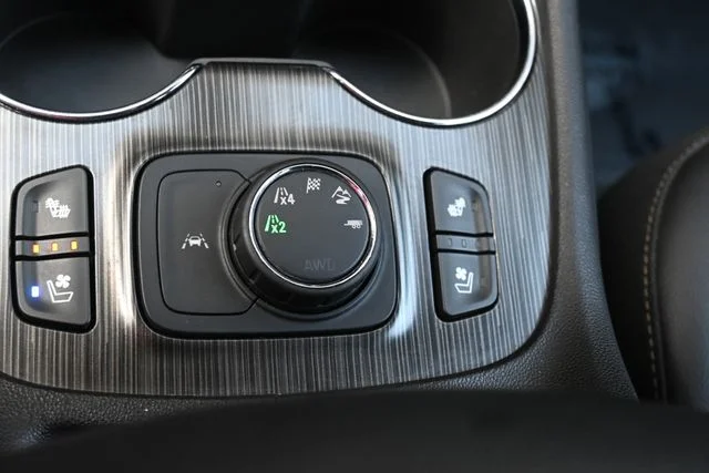 Used 2023 Black GMC SLT image 36