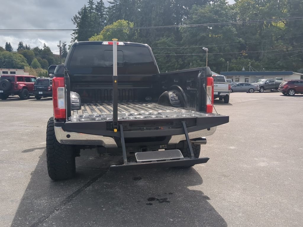 Used 2019 Black Metallic Ford Lariat image 24