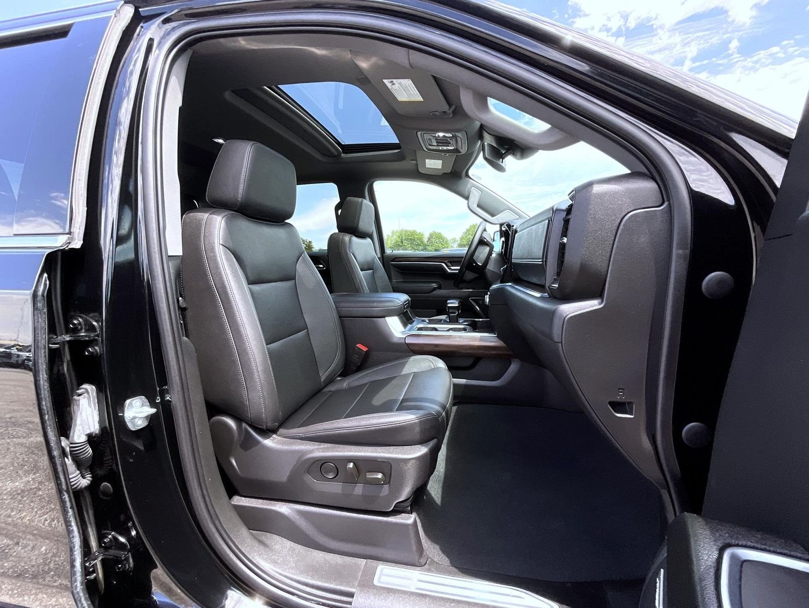 Used 2023 Black GMC SLT image 15