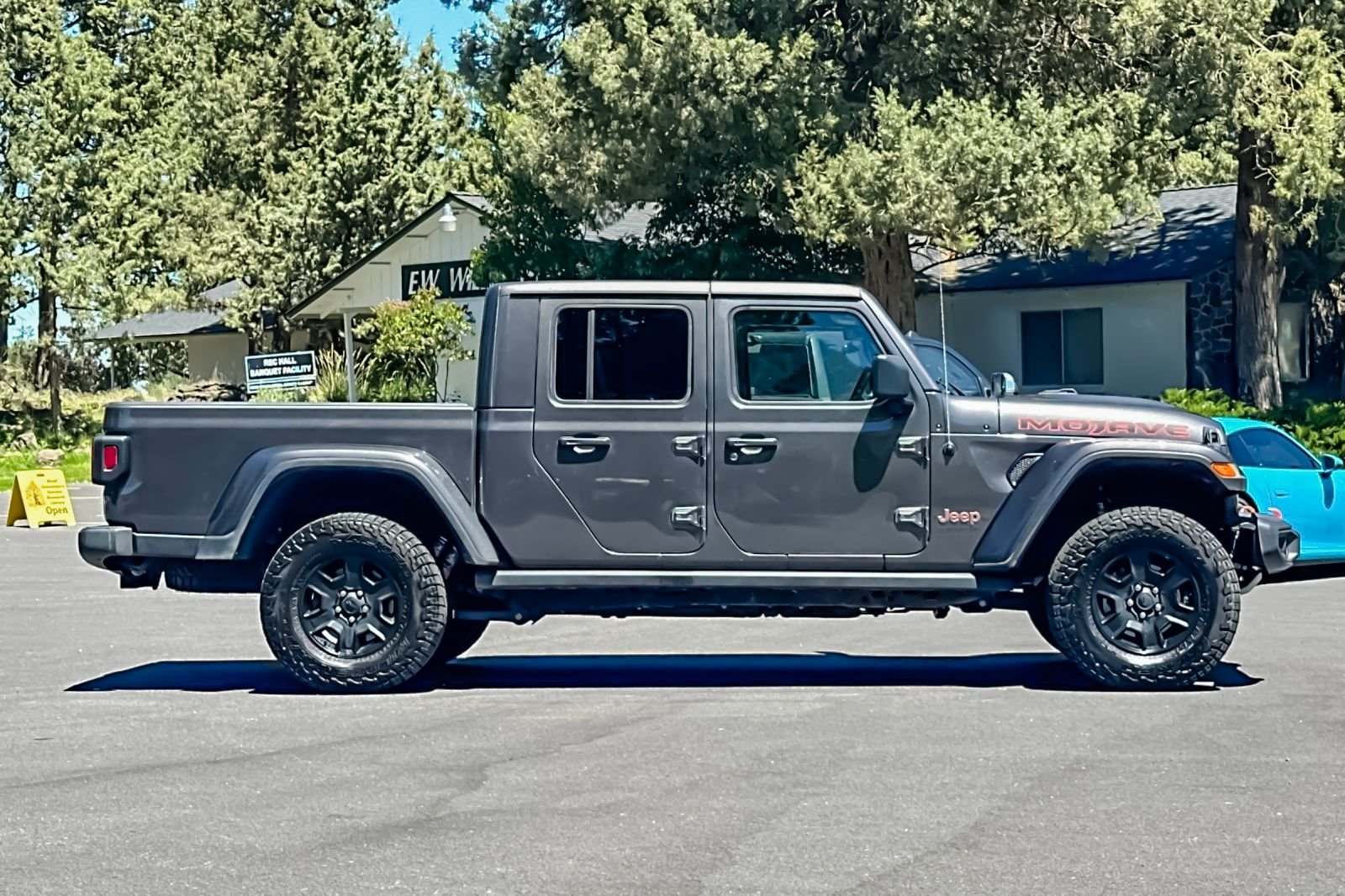 Used 2022 Gray Jeep Mojave image 3