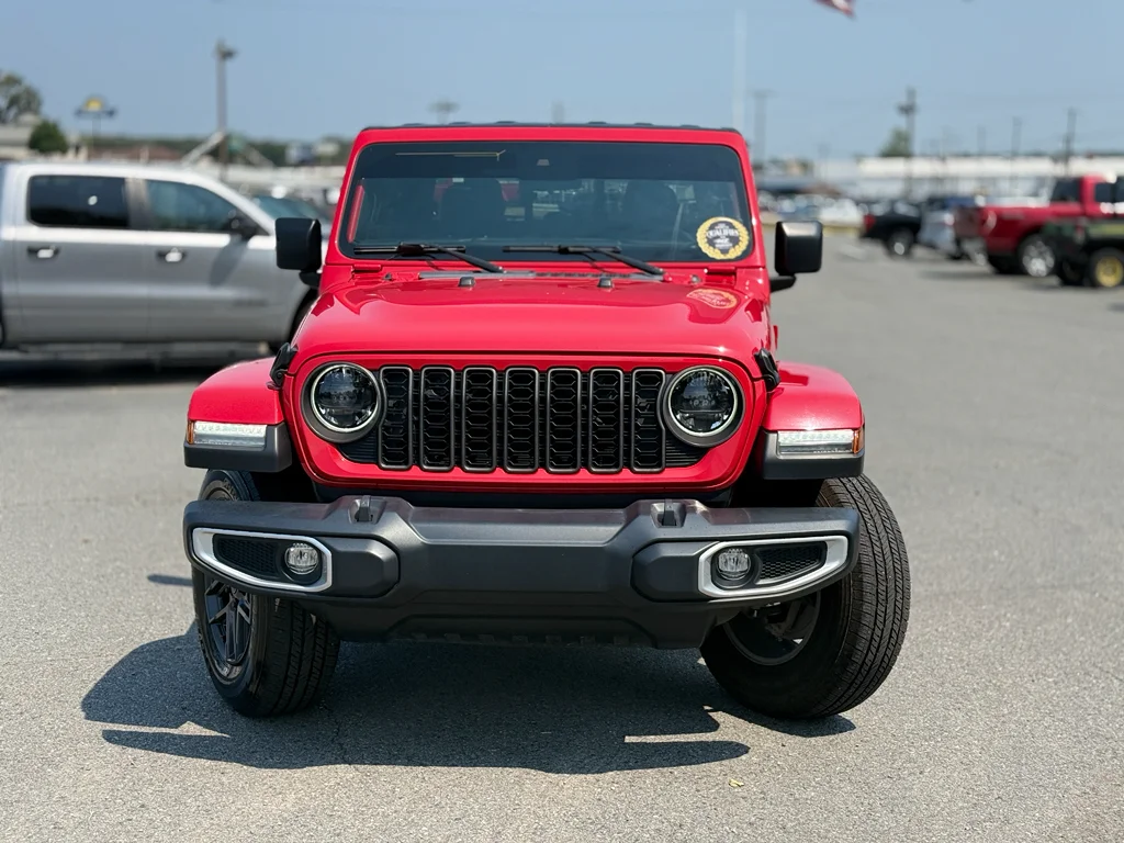 Used 2024 Jeep Gladiator Sport S with VIN 1C6HJTAG3RL109665 for sale in Little Rock
