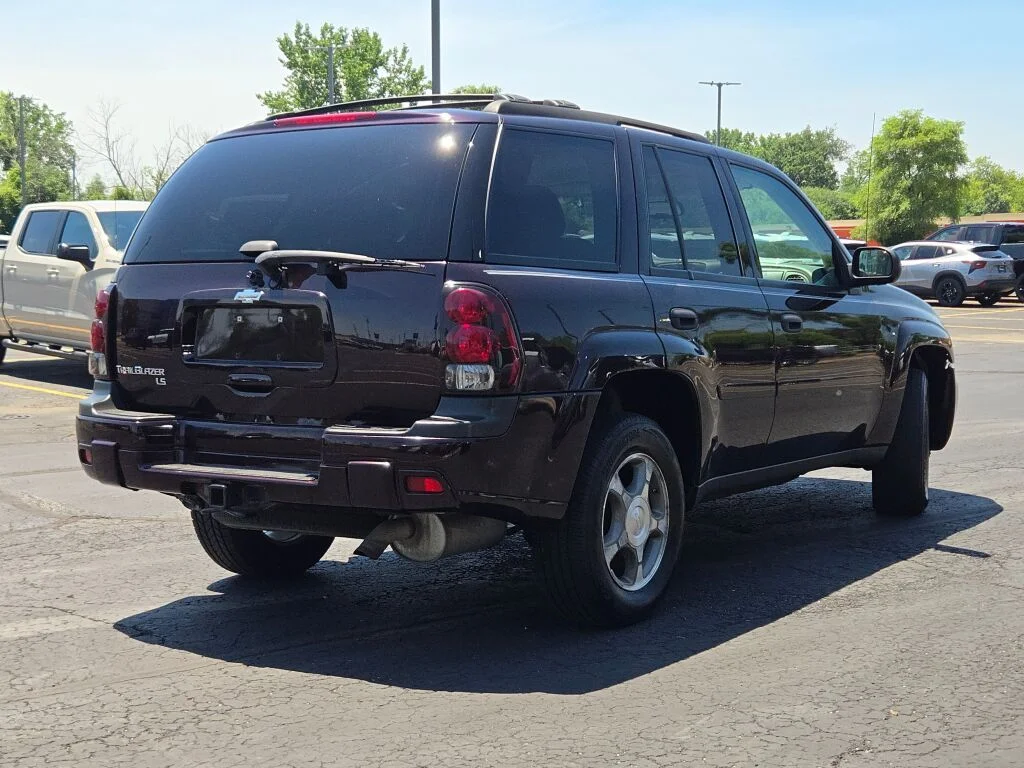 Used 2008 Red Chevrolet LS image 11