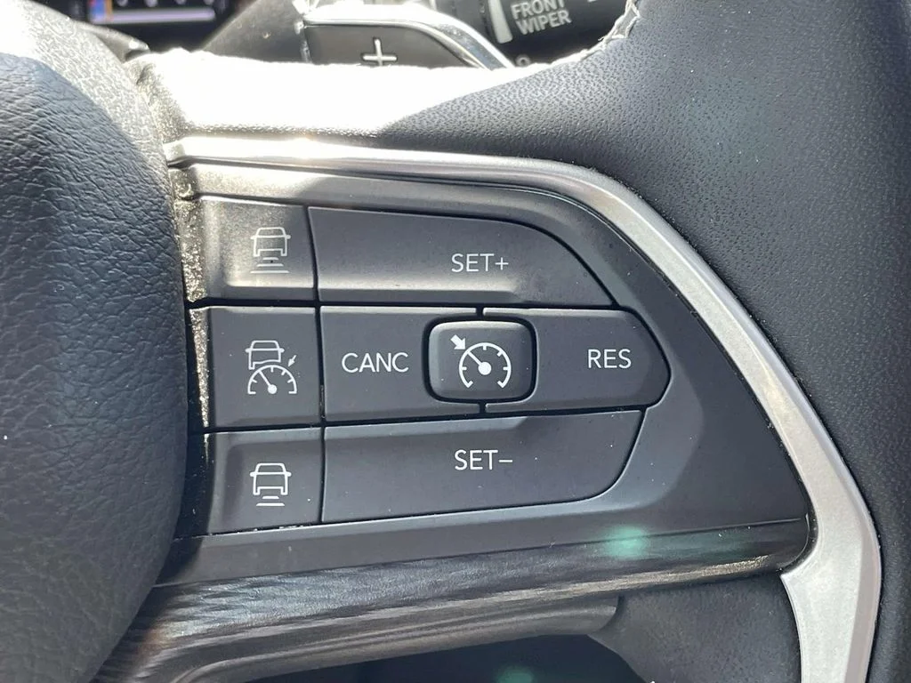 Used 2023 White Jeep Altitude X image 22