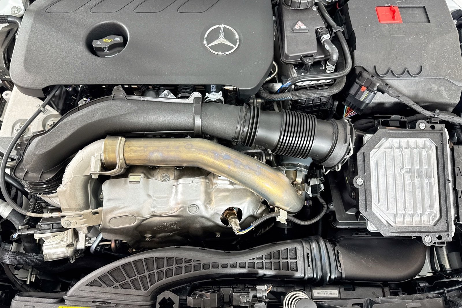 New 2026 Polar White Mercedes-Benz GLB 250 image 28