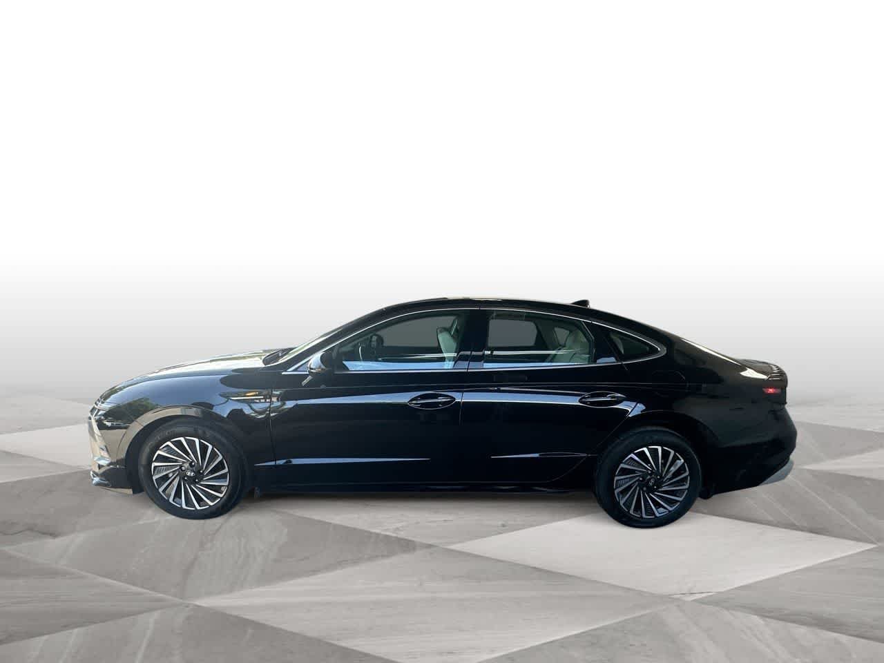 Certified Used 2025 Abyss Black Hyundai SEL image 5