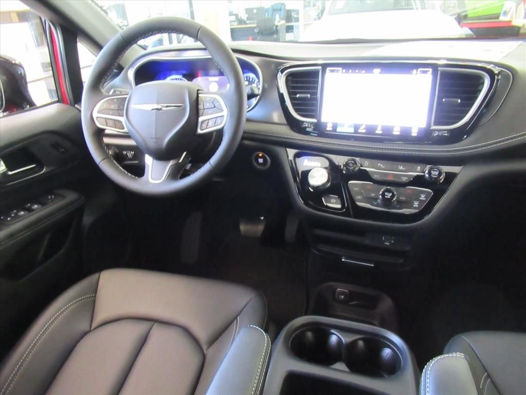 2026 Chrysler Pacifica Select - Photo 11