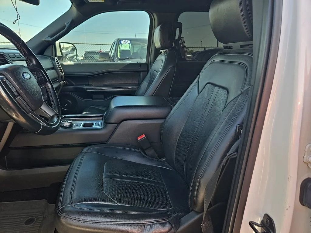 Used 2018 White Ford Limited image 12