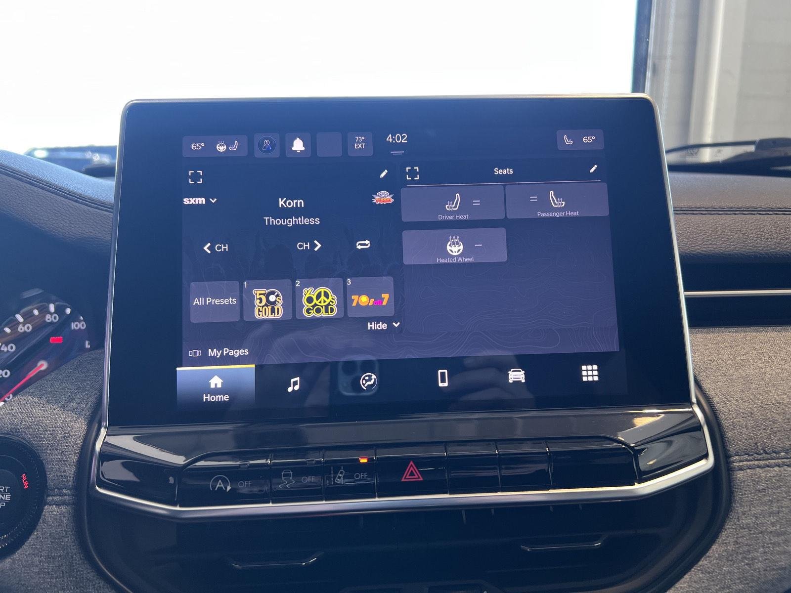 Used 2023 Diamond Black Crystal Pearlcoat Jeep Latitude image 22