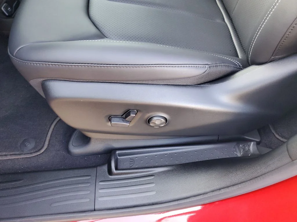 2025 Chrysler Voyager LX - Photo 10