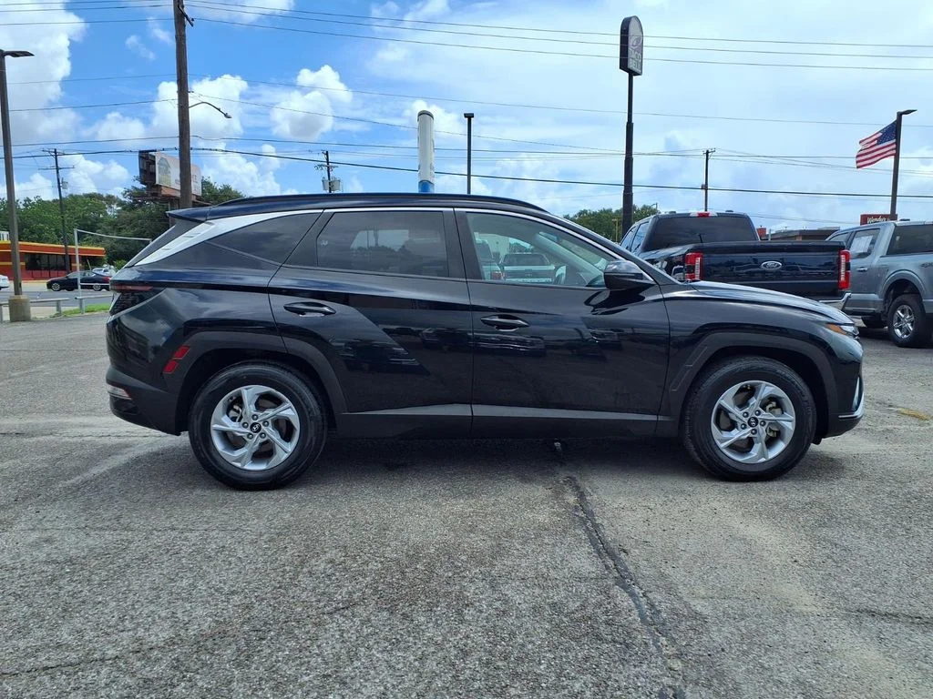 Used 2023 Black Hyundai SEL image 16