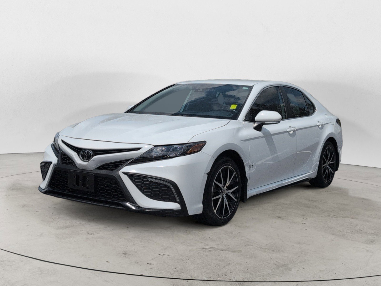 Used 2024 Ice Toyota SE image 6