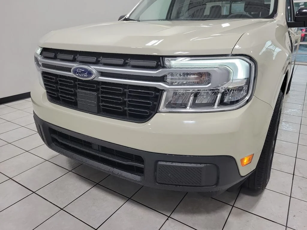 Used 2024  Ford Lariat image 24