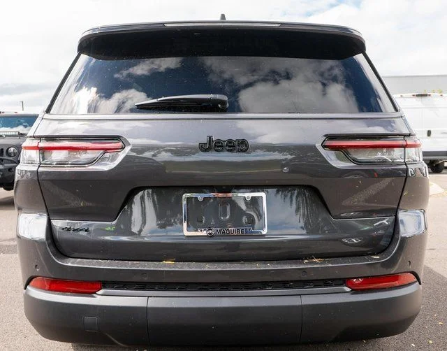 New 2026 Baltic Gray Metallic Clear-Coat Exterior Paint Jeep Altitude image 6